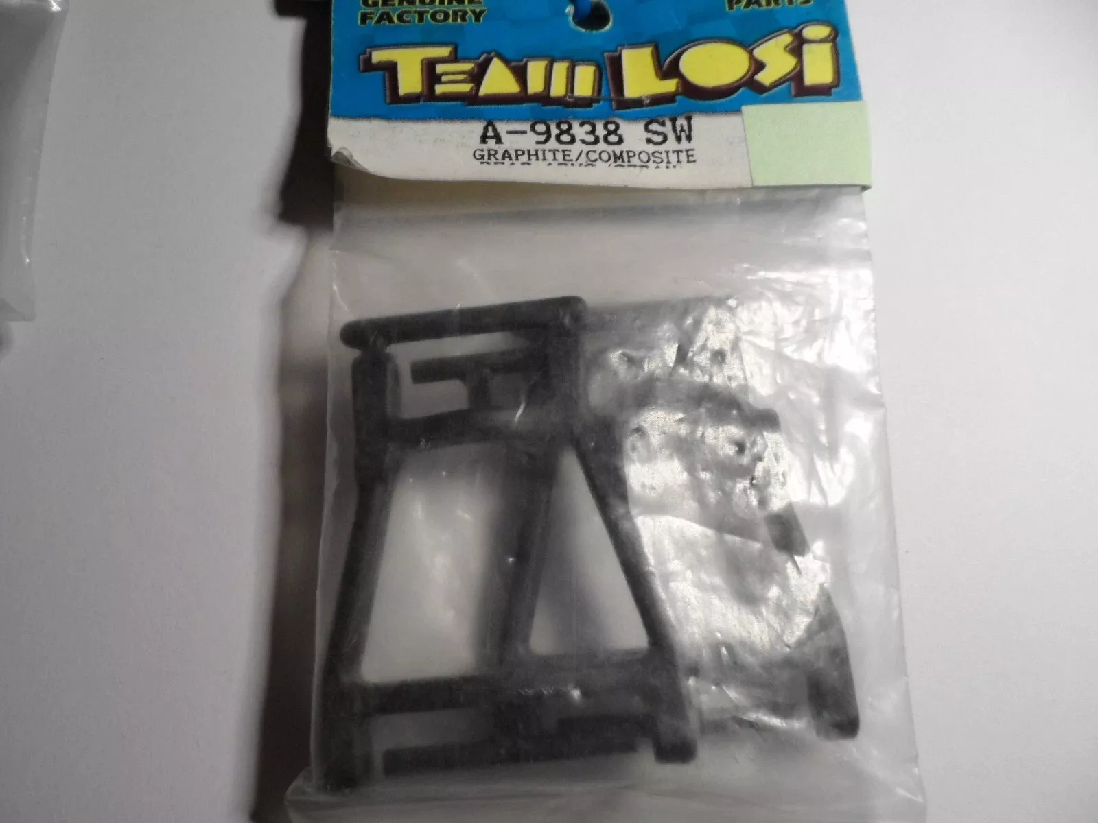 LOSA9838 SW GRAPHITE/COMPOSITE REAR ARMS (SEDAN)
