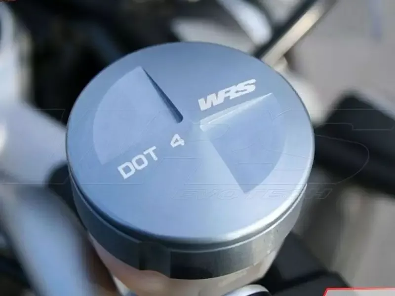 PAIR OF BRAKE OIL TANK CAPS – CLUTCH BMW